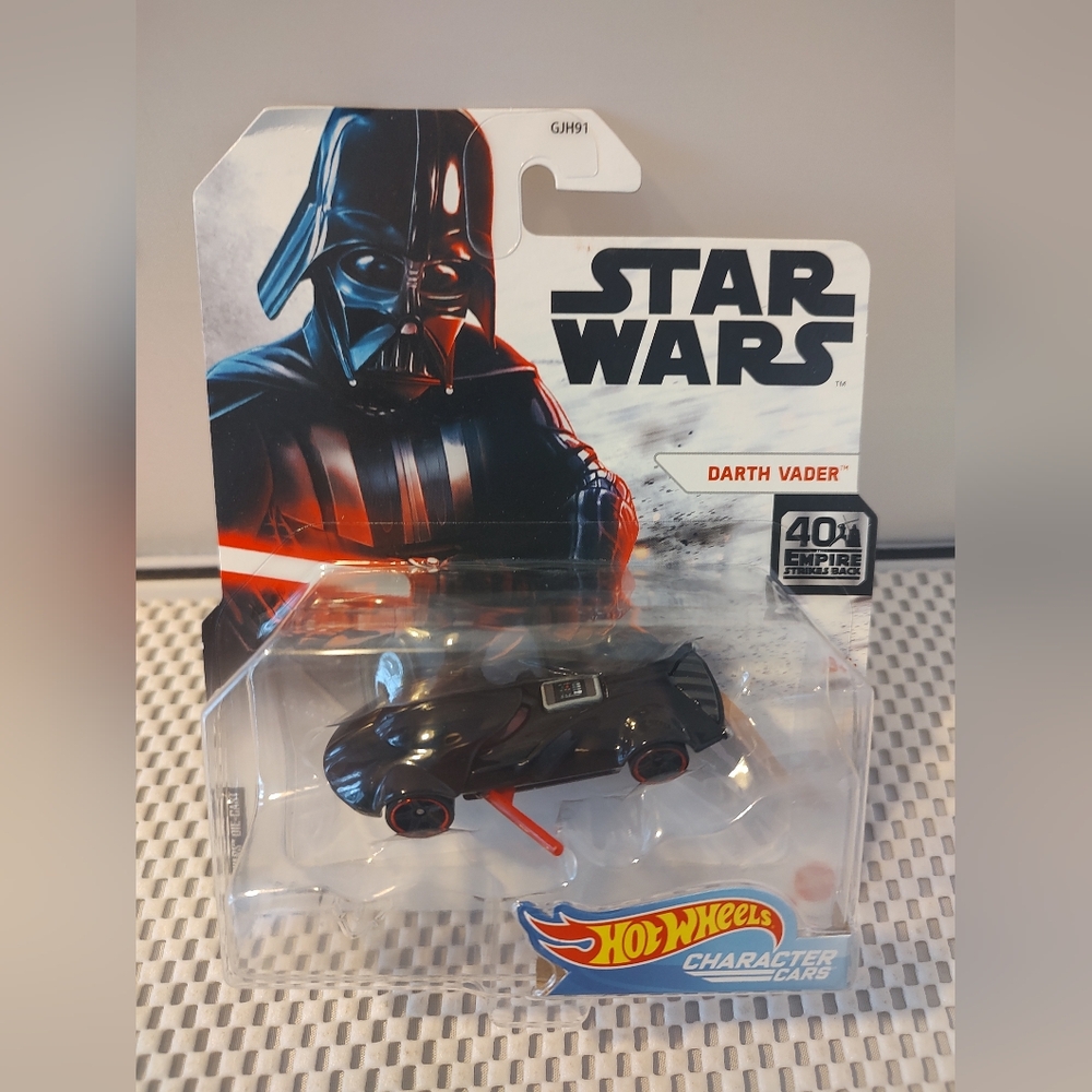 Hot Wheels Character Cars Darth Vader Star Wars Die-Cast NWT Empire Strikes Back